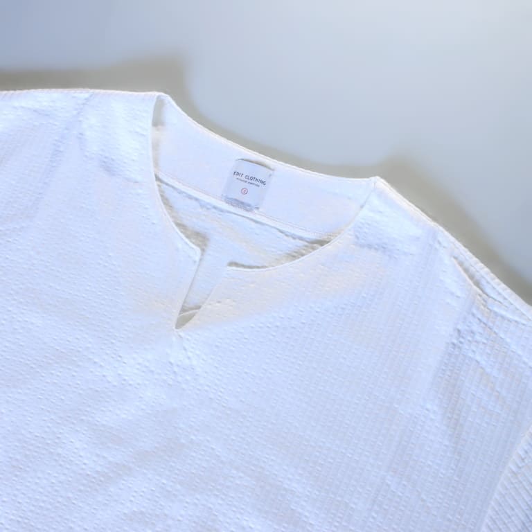 edit-seer sucker stretch tee wht