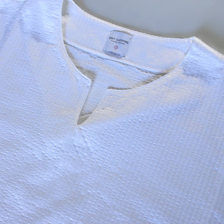edit-seer sucker stretch tee wht