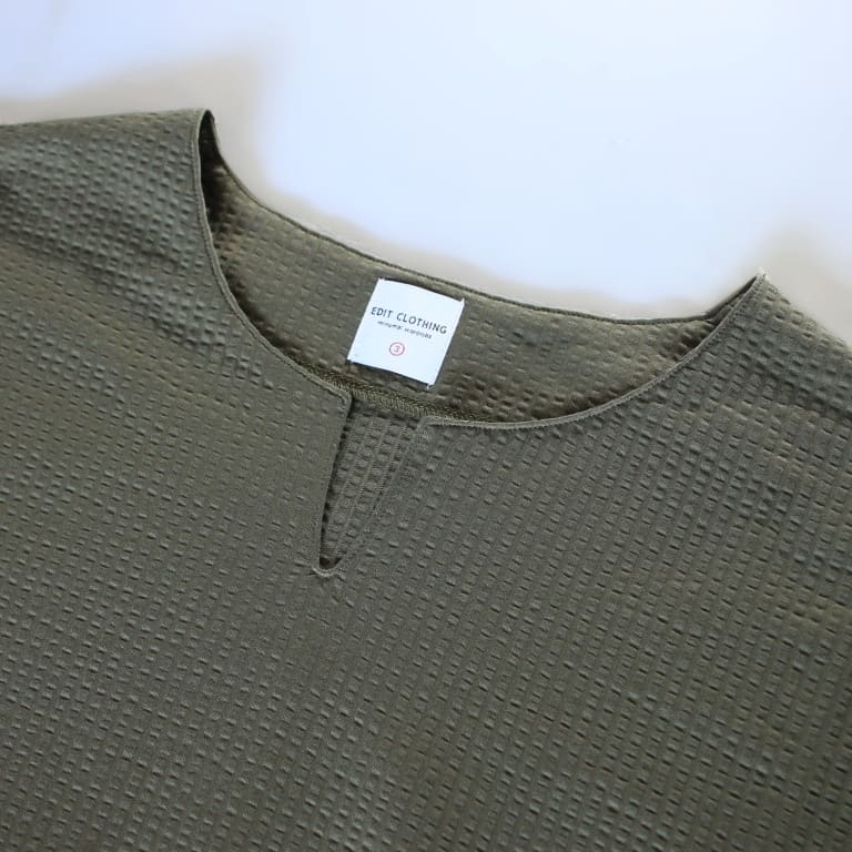 edit-seer sucker stretch tee khaki