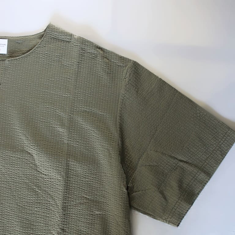 edit-seer sucker stretch tee khaki