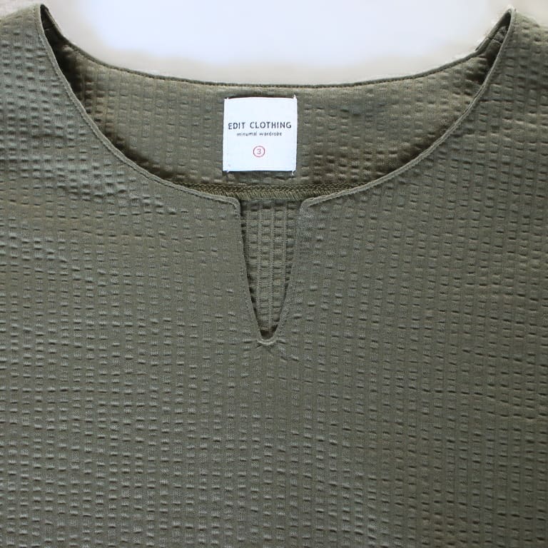 edit-seer sucker stretch tee khaki