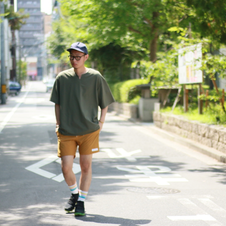 edit-seer sucker stretch tee khaki