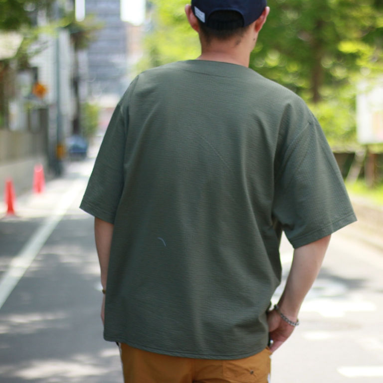 edit-seer sucker stretch tee khaki