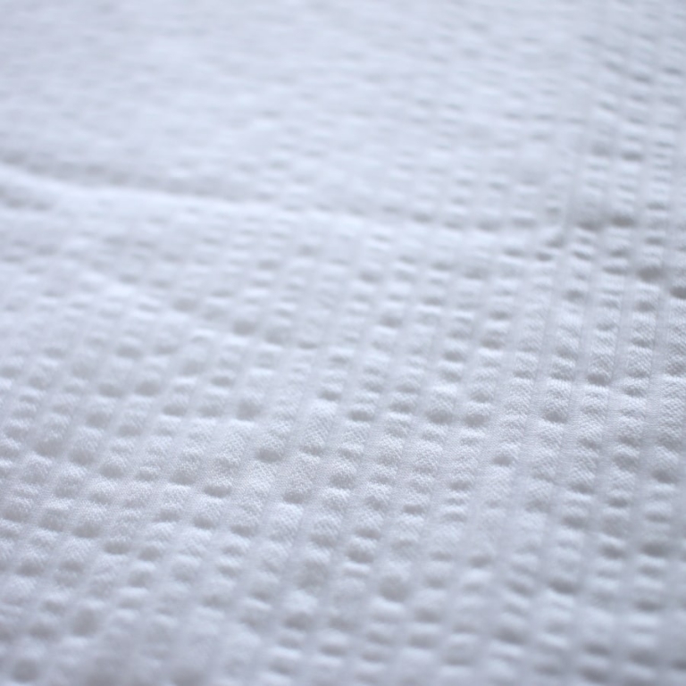 edit-seer sucker stretch tee wht
