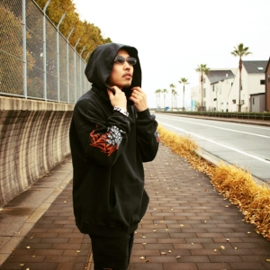 the people vs ignite hoodie 着用画像 5