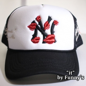 la ropa-ny is kissing me